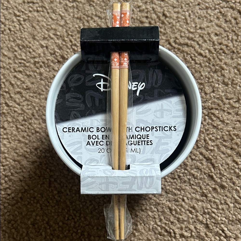 Winnie the Pooh Ceramic Bowl with chopsticks - Picture 3 of 3